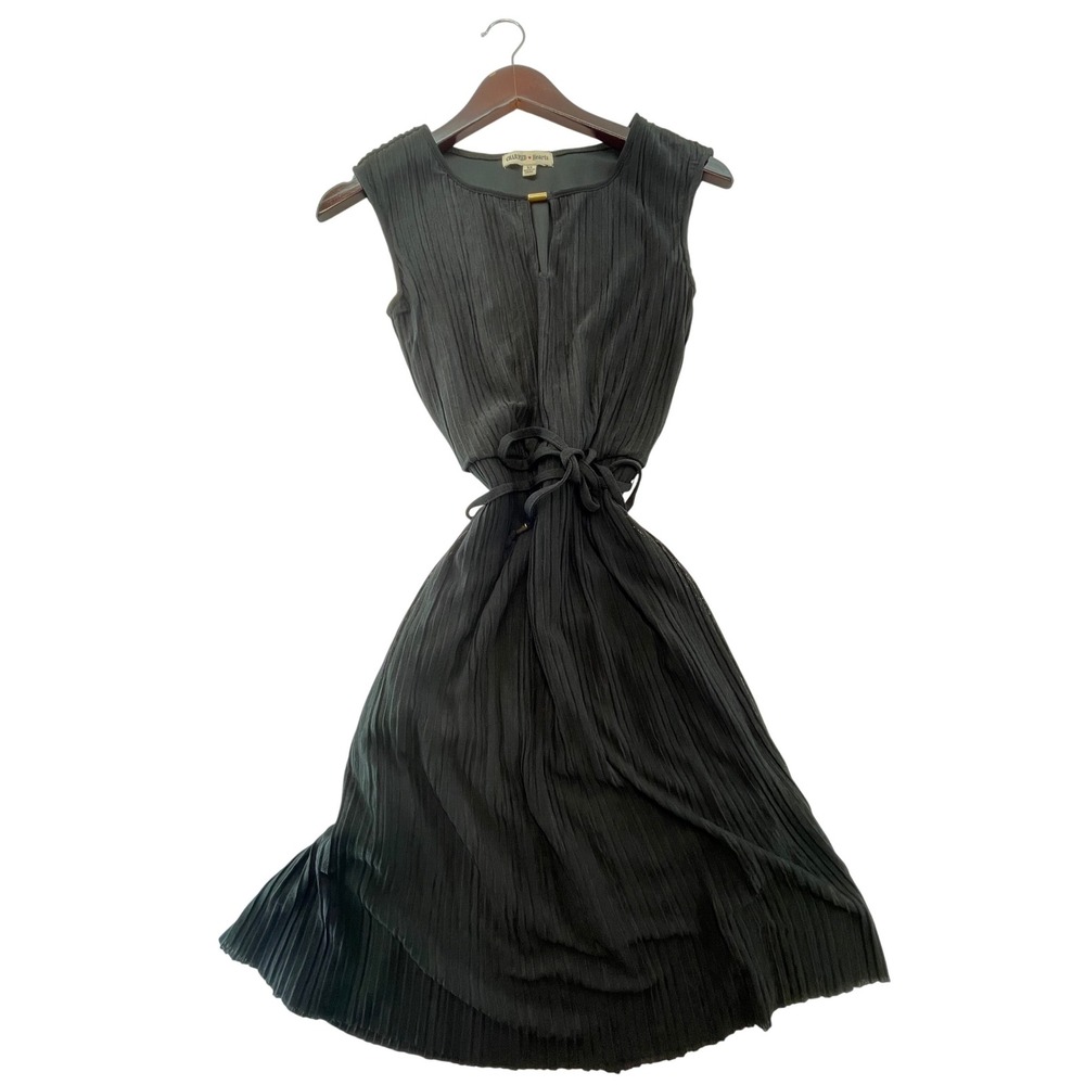 Charmed‎ Hearts XS Black Pleated Sleeveless Midi Dress Tie Waist Keyhole